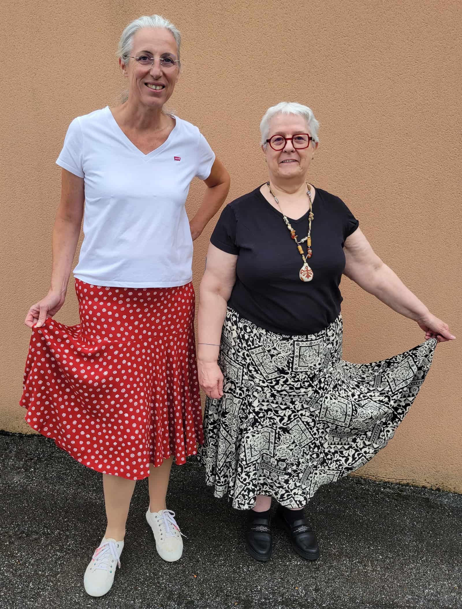 Angélique et Marie Christine avec leurs jupes sur mesure